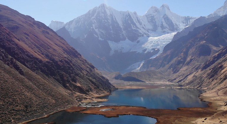 Na América Latina, os Andes se estendem por sete países e têm um papel crucial no fornecimento de água para mais de 95 milhões de habitantes.
