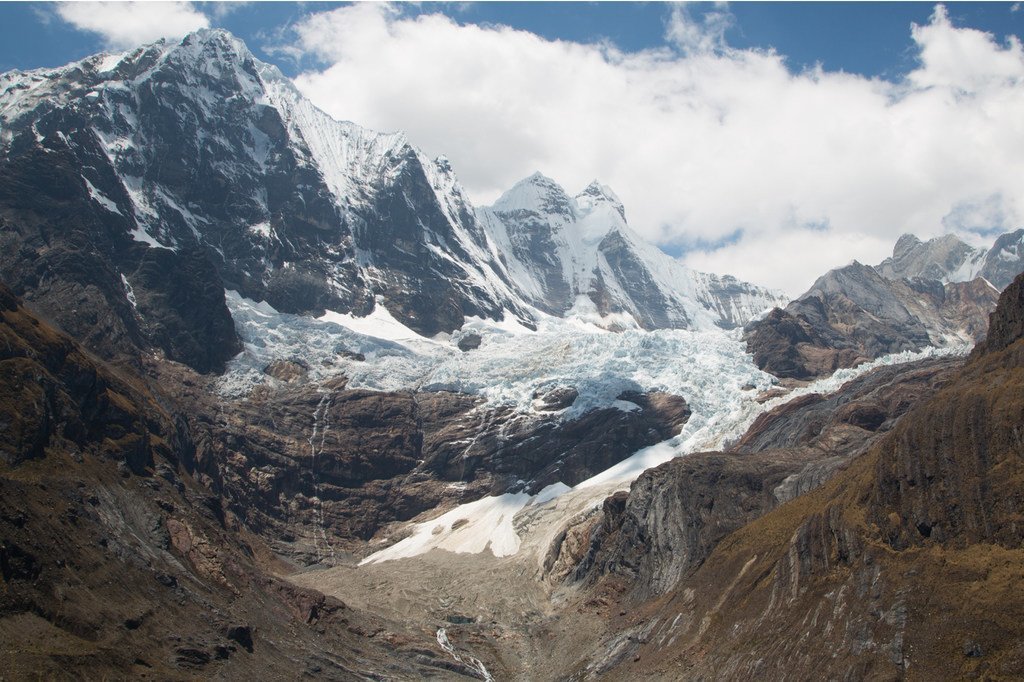 Une année de sécheresse peut entraîner la fonte des glaciers qui représentent jusqu'à 91% de l'approvisionnement en eau de villes comme Huaraz, au Pérou.