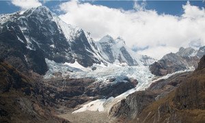Durante um ano de seca, o derretimento das geleiras pode representar até 91% do suprimento de água em cidades como Huaraz.