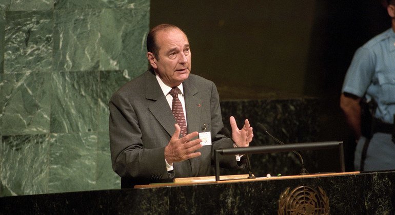 Chirac, de 86 anos, foi presidente da França durante dois mandatos, entre 1995 e 2007.