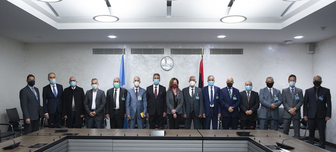 المشاركون في محادثات الجولة الرابعة من محادثات اللجنة العسكرية الليبية المشتركة 5 + 5، قصر الأمم، جنيف.