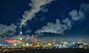 Las emsiones de carbono de las plantas de energía contribuyen al calentamiento del planeta. Ulaanbaatar, Mongolia