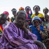 Community members listen as Peacekeepers from the UN mission in Mali, MINUSMA, conduct a justice and reconciliation meeting in the central Mopti region. 