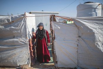 سيدة تبلغ من العمر 75 عاما تعيش وحدها في مخيم للاجئين بعد أن توفي زوجها. بعض من أبنائها ظلوا في سوريا، فيما انتقل آخرون إلى أوروبا.