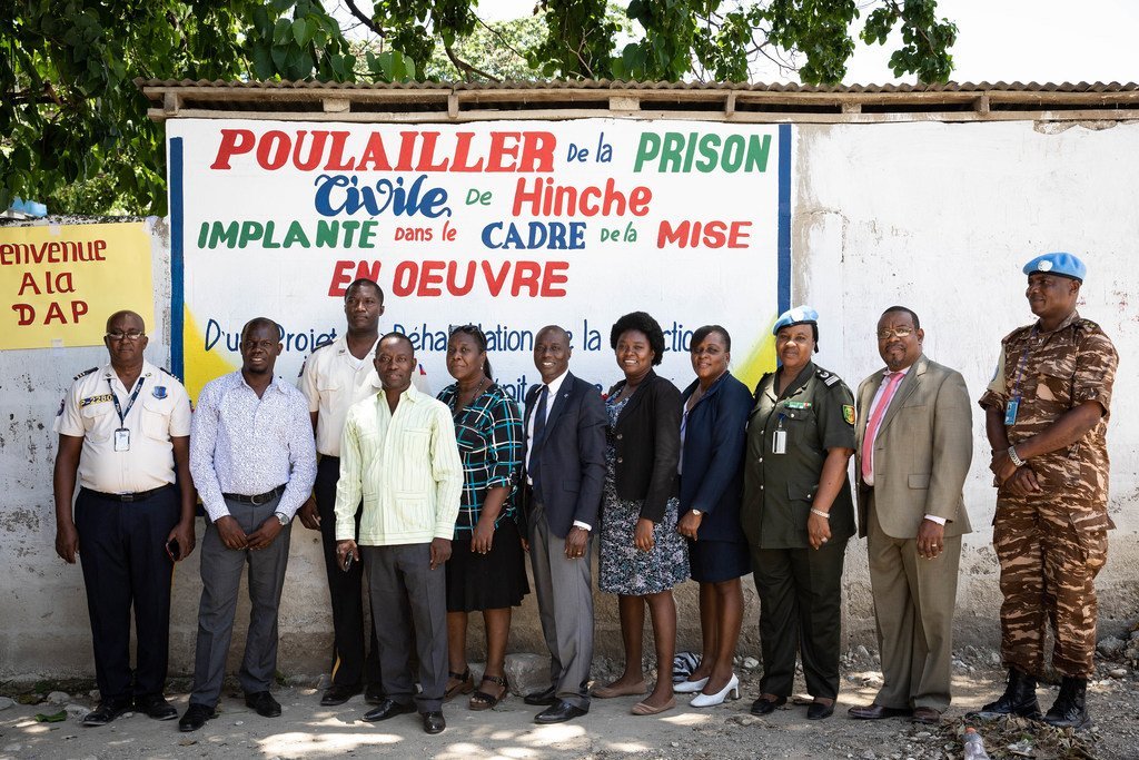 Cérémonie de clôture d’un projet d’élevage de poulets et de formation en techniques avicoles au profit de 116 détenus de la prison civile de Hinche, en Haïti.