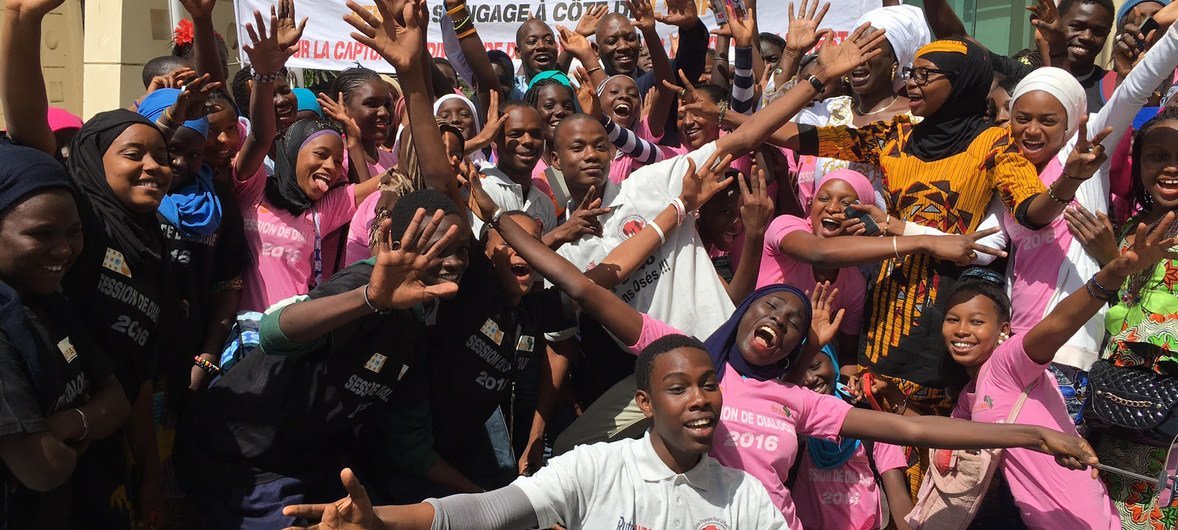 Youth from the Senegalese group Afriyan take a stand for teenage empowerment, following their meeting with UNFPA Regional Director, Mabingué Ngom Mabingué Ngom.