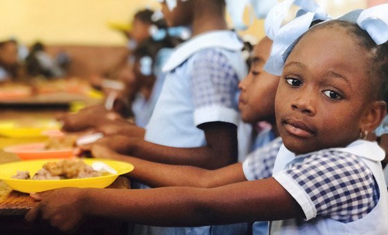 No Haiti, a maioria dos alunos não consegue ir à escola desde o início do ano letivo em setembro.