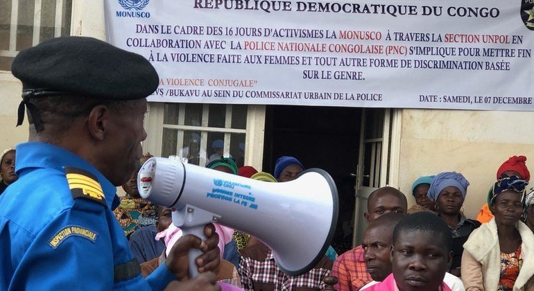 Dans le cadre des 16 jours d’activisme pour mettre fin à la violence faite aux femmes, la Police de de la MONUSCO de Bukavu en RDC en collaboration avec la police nationale a organisé une journée de sensibilisation sur les violences conjugales.