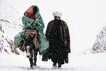 Afghanistan, Badakhshan. 1990. Sur la route de Hafeez-Mughal, une famille de réfugiés. La première mesure que vous prenez en exil est de quitter votre pays, souvent au péril de votre propre vie.