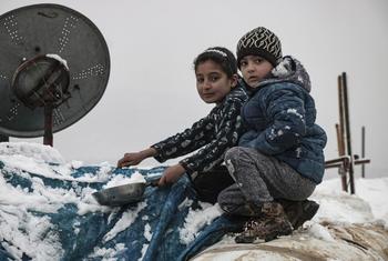 Crianças em acampamento para deslocados na Síria. 