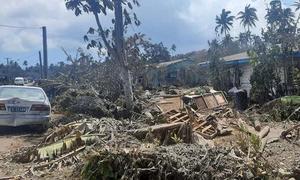 Dégâts causés dans la capitale des Tonga, Nuku'alofa, par l'éruption du volcan et le tsunami qui a suivi le 15 janvier 2022. UNICEF/Consulat du Royaume de Tonga
