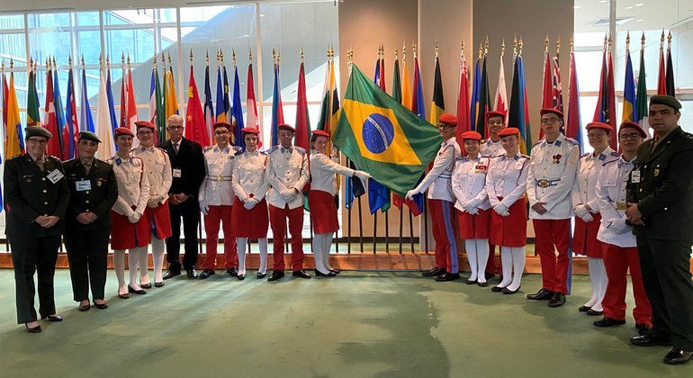 Todos os anos, o melhor aluno de cada unidade do Colégio Militar é selecionado para participar do “Harvard Model United Nations”. 