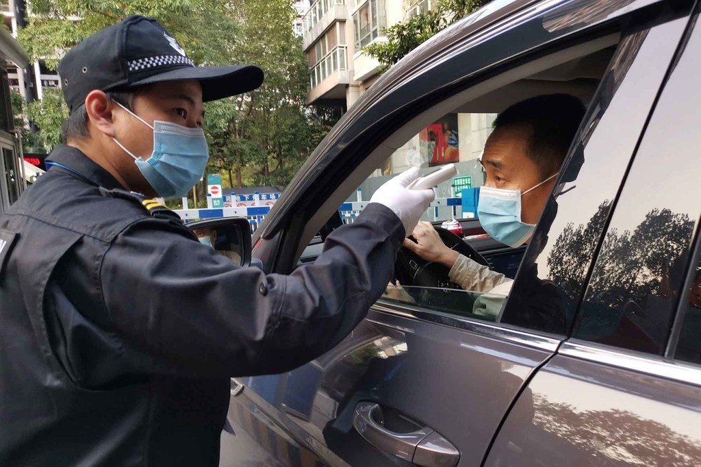 Mwenendo wa watu Shenzhen nchini China unadhibitiwa wakati wa mlipuko wa virusi vya corona.