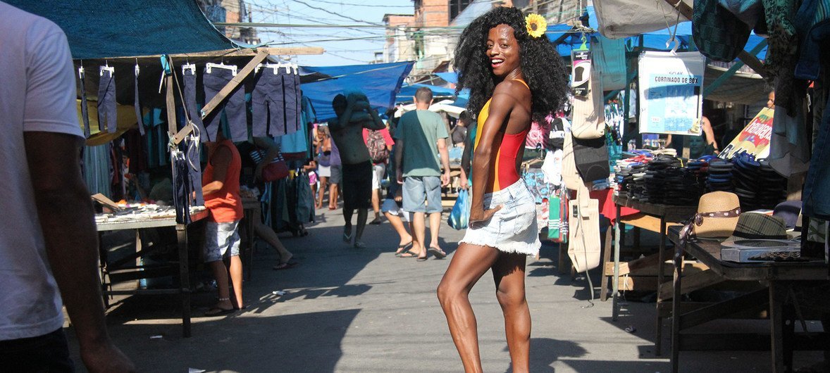 Una representante de la comunidad LGBTI en una favela de Río de Janeiro.