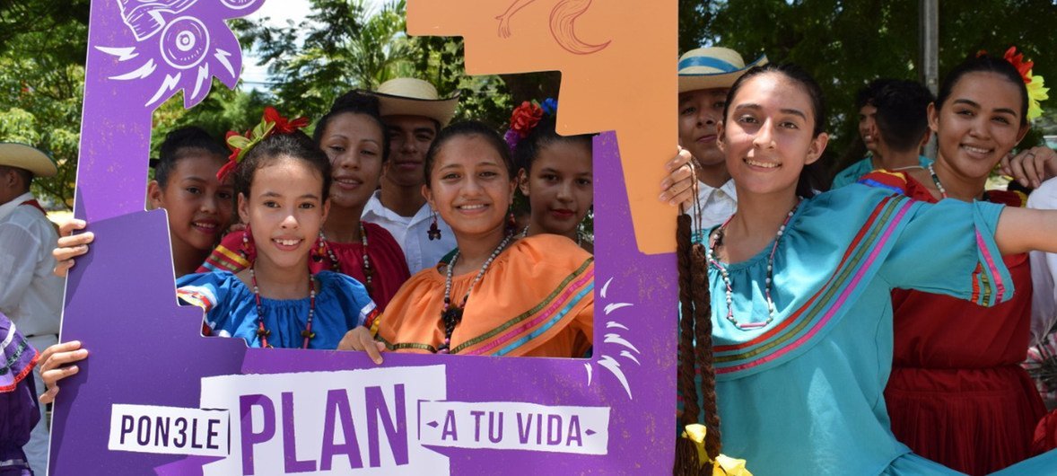  Jovens participam do lançamento da campanha 'Planeje sua vida' em Honduras.