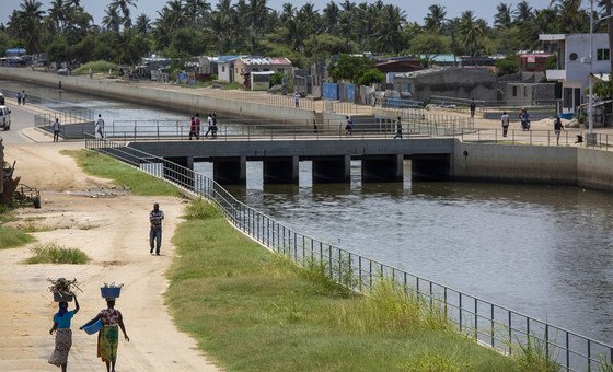 Um canal de drenagem financiado pelo Banco Mundial e que foi concluído pouco antes do ciclone Idai atingir a cidade da Beira, Moçambique.