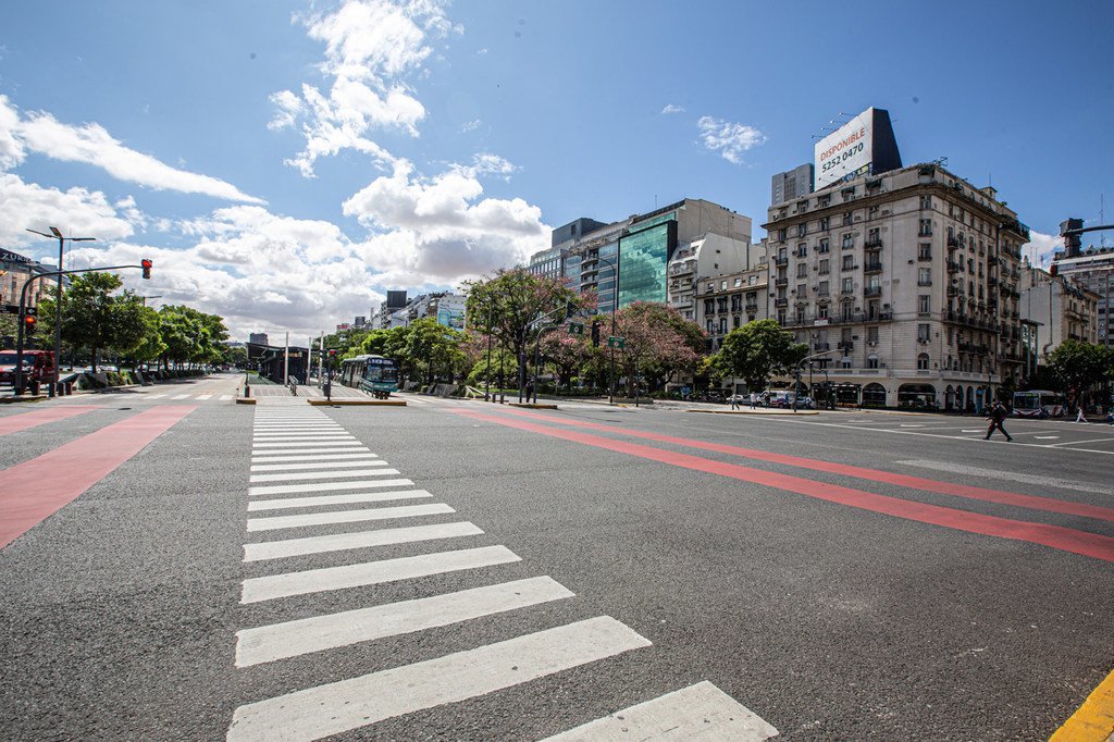 Imagen de la ciudad de Buenos Aires totalmente vacía por el coronavirus.