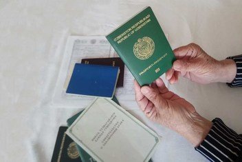 A new law in Uzbekistan has confirmed the right to citizenship for tens of thousands of stateless people. 