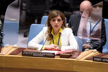 कोसोवो में संयुक्त राष्ट्र के अन्तरिम प्रशासन मिशन की प्रमुख कैरोलीन ज़ियादेह, सुरक्षा परिषद को सम्बोधित करते हुए.