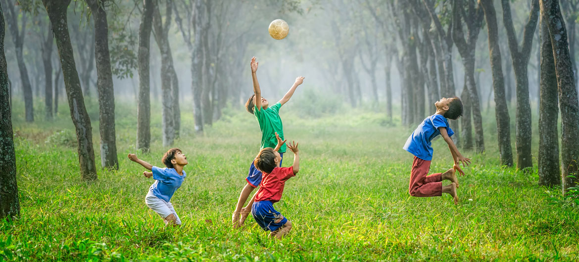 Les espaces verts peuvent être bénéfiques pour le développement physique, mental et social des enfants.