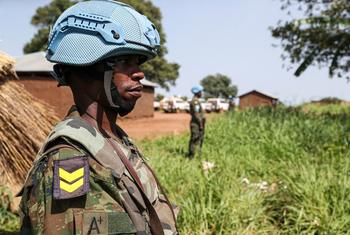 جنود حفظة سلام في بعثة الأمم المتحدة في جنوب السودان، أثناء قيامهم بدوريات في وسط الاستوائية.