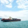一艘转载集装箱的船舶在香港岛附近航行。