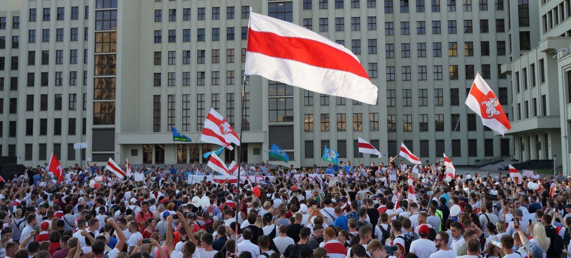 A large crowd protesting in Belarus.  