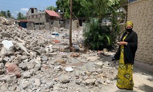 संयुक्त राष्ट्र की उप प्रमुख आमिना जे मोहम्मद, 21 अगस्त को, हेती के भूकम्प प्रभावित क्षेत्र का दौरा करते हुए, जहाँ 7.2 की तीव्रता वाले तूफ़ान ने भारी तबाही मचाई.
