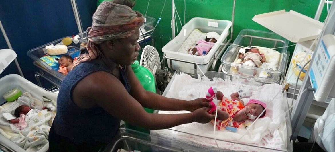 لم تتضرر هذه المستشفى في ليس كاي، هايتي إلى حد كبير من الزلزال الذي بلغت قوته 7.2 درجة والذي ضرب هايتي.