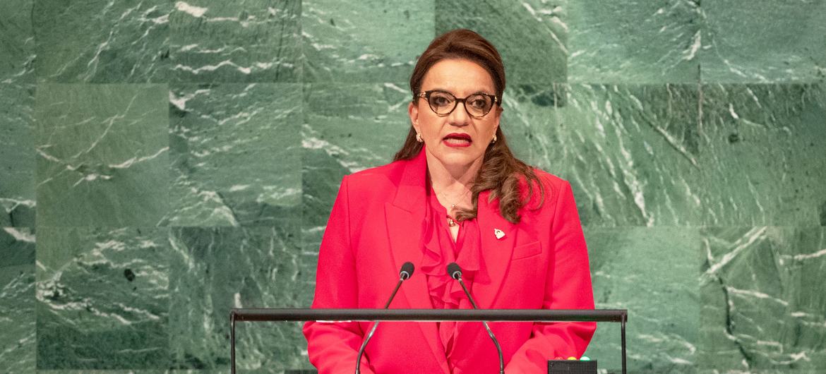 La presidenta de Honduras, Iris Xiomara Castro Sarmiento, durante su intervención en el debate general del septuagésimo séptimo periodo de sesiones de la Asamblea General.