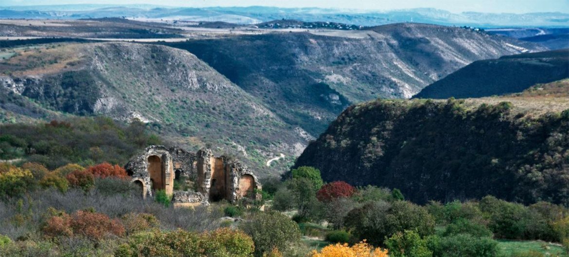 Любой, кто ценит первозданную красоту природы, древние исторические памятники и чарующие пейзажи, не будет разочарован в Грузии