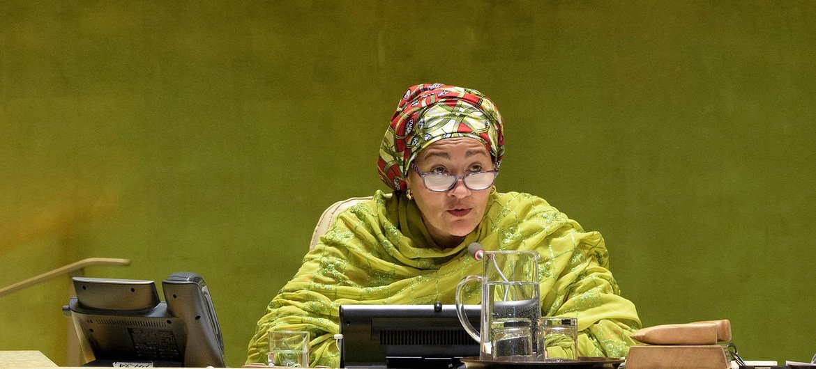 Первый заместитель Генсека ООН Амина Мохаммед: если сегодня не принять меры, то на протяжении последующих 30 лет все успехи, достигнутые благодаря Конвенции о правах ребенка, будут сведены на нет. 