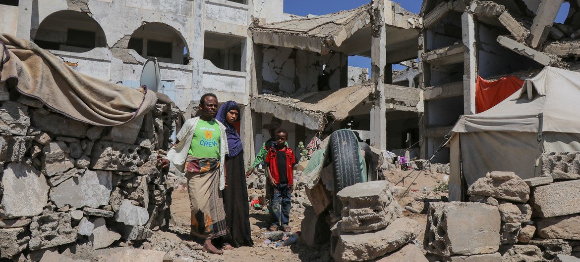 An internally displaced family living in an IDP settlement in Al-Dhale’e Governorate, Yemen.