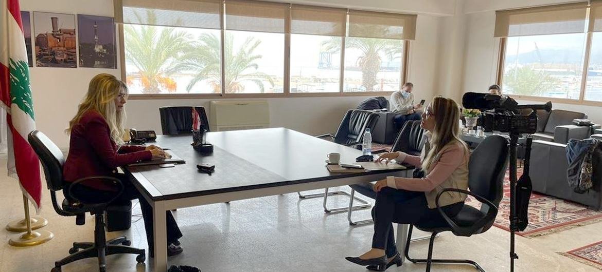 السيدة إيمان الرافعي، أمينة سر عام محافظة لبنان الشمالي و القائمة بأعمال بلدية الميناء، في حوار مع الزميلة مي يعقوب من أخبار الأمم المتحدة.