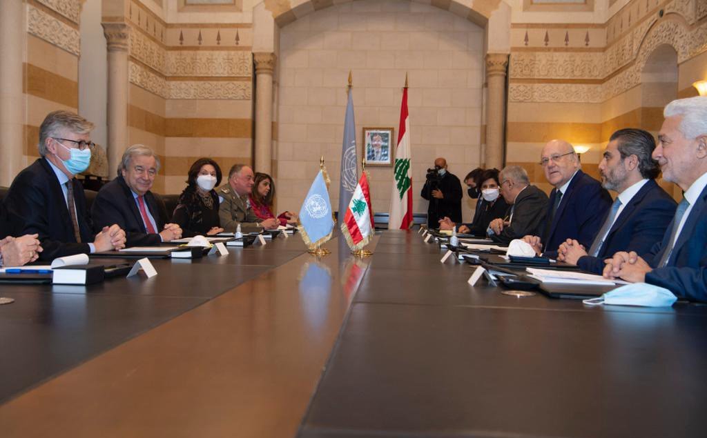 الأمين العام للأمم المتحدة خلال لقائه مع المسؤولين الحكوميين في القصر الحكومي في بيروت.