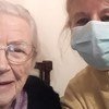 米雷耶·德隆（Mireille Delon）是法国蒙彼利埃的一名护士。 她去看望老年患者时采取了必要的防护措施。