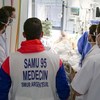 En France, les Services mobile d'urgence et de réanimation (SMUR) sont en première ligne pour sauver les personnes atteintes de la Covid-19