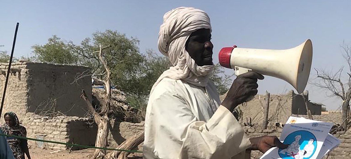 In Chad, 80 troubadours travel to eight provinces to educate people in isolated regions to promote healthy habits and dispel any doubts about COVID-19