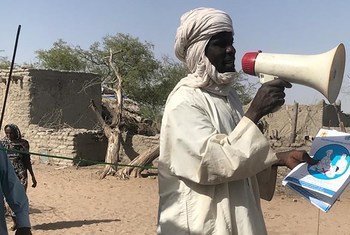 Au Tchad, 80 troubadours se déplacent dans huit provinces pour sensibiliser les habitants des régions isolées pour promouvoir des habitudes saines et dissiper tout doute sur le COVID-19