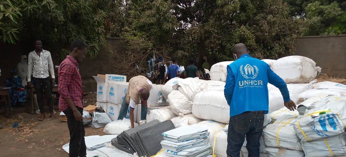 Llegada a Chad de un cargamento de suministros básicos enviados por UNICEF, ACNUR y otras agencias humanitarias.