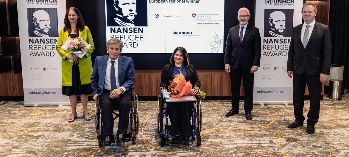 Татьяна Баранцова, общественный деятель из Луганска (на фото - в центре) стала победителем ежегодной премии имени Нансена в европейском регионе