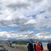 Le Président du Conseil d'Etat de Genève, Antonio Hodgers, la Directrice générale de l'ONU à Genève, Tatiana Valovaya, et le Directeur général de l'OMS, Dr. Tedros Adhanom Ghebreyesus, participent au rallumage du jet d'eau de Genève.