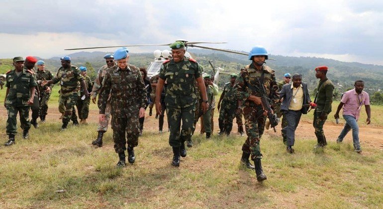 Le commandant de la force de la MONUSCO, le général Augusto Ferreira Carlos Neves, a rencontré le commandant de la zone de défense des FARDC, le général Sikwabe Fall, afin d'établir un plan conjoint de protection des civils à Beni, en RDC.  Plus de 300 ci