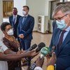 Lors d'une visite au Mali, le Secrétaire général adjoint aux opérations de paix de l’ONU, Jean-Pierre Lacroix, répond aux questions de journalistes à Bamako.