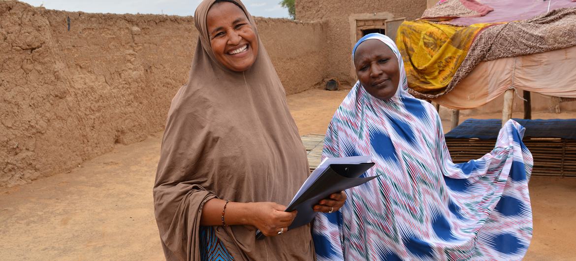 In Niger, farmer-pastoralist conflicts were significantly reduced by empowering women and youth as peacebuilders in the conflict-prone regions. More than 350 community groups ‘Dimitra clubs’ established in 60 villages.