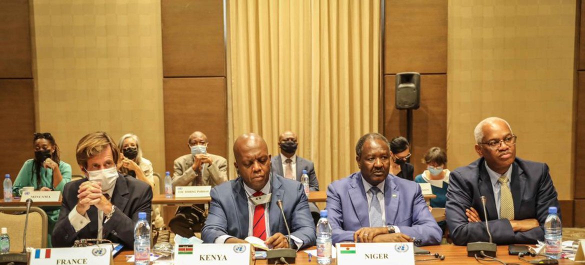 La délégation du Conseil de sécurité menée par les Ambassadeurs Martin Kimani (Kenya,centre), Nicolas de Riviere (France, gauche) et Abdou Abarry (Niger, droite), ont été a l’écoute dimanche de la société civile malienne et des parties signataires aux Acc