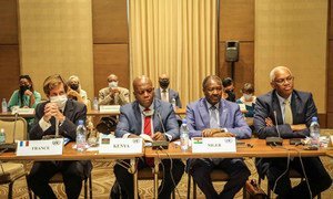 La délégation du Conseil de sécurité menée par les Ambassadeurs Martin Kimani (Kenya,centre), Nicolas de Riviere (France, gauche) et Abdou Abarry (Niger, droite), ont été a l’écoute dimanche de la société civile malienne et des parties signataires aux Accords de paix.