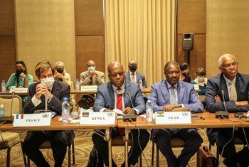 La délégation du Conseil de sécurité menée par les Ambassadeurs Martin Kimani (Kenya,centre), Nicolas de Riviere (France, gauche) et Abdou Abarry (Niger, droite), ont été a l’écoute dimanche de la société civile malienne et des parties signataires aux Accords de paix.