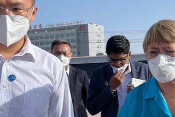 Michelle Bachelet esteve na região de Xinjiang e conversou com vários funcionários 