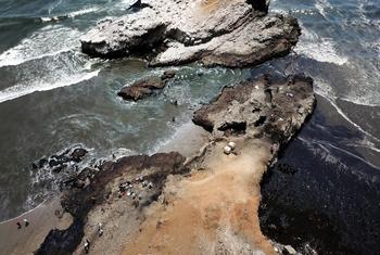Derrame de petróleo en la costa del distrito de Ventanilla en la provincia constitucional del Callao, Perú.